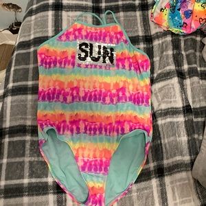 Sequenced multicolored swim suit for girls